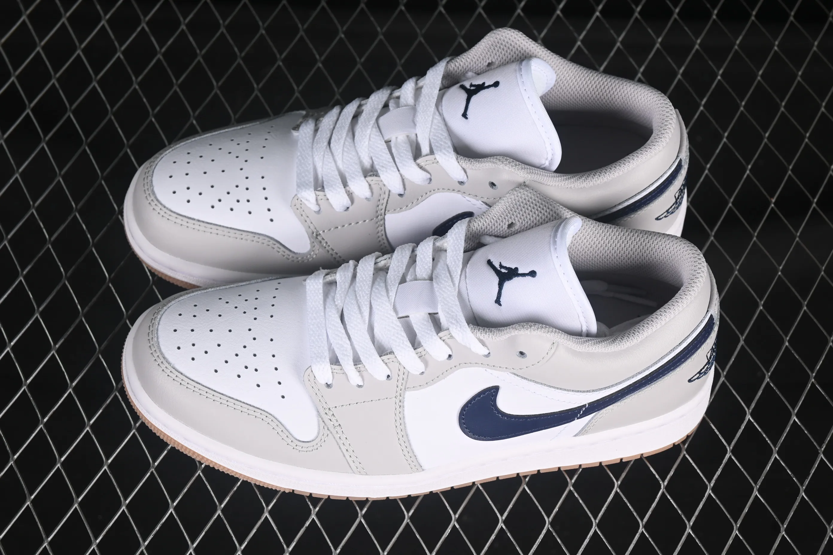 All categories Air Jordan Jordan series basketball shoes Air Jordan 1 Low G version pure original Air Jordan 1 Low AJ1 Joe 1 milk coffee blue hook low-top cultural casual sneakers 553558-146